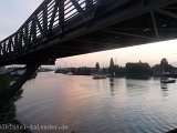 Klütjenfelder Rad -und Gehwegbrücke.JPG